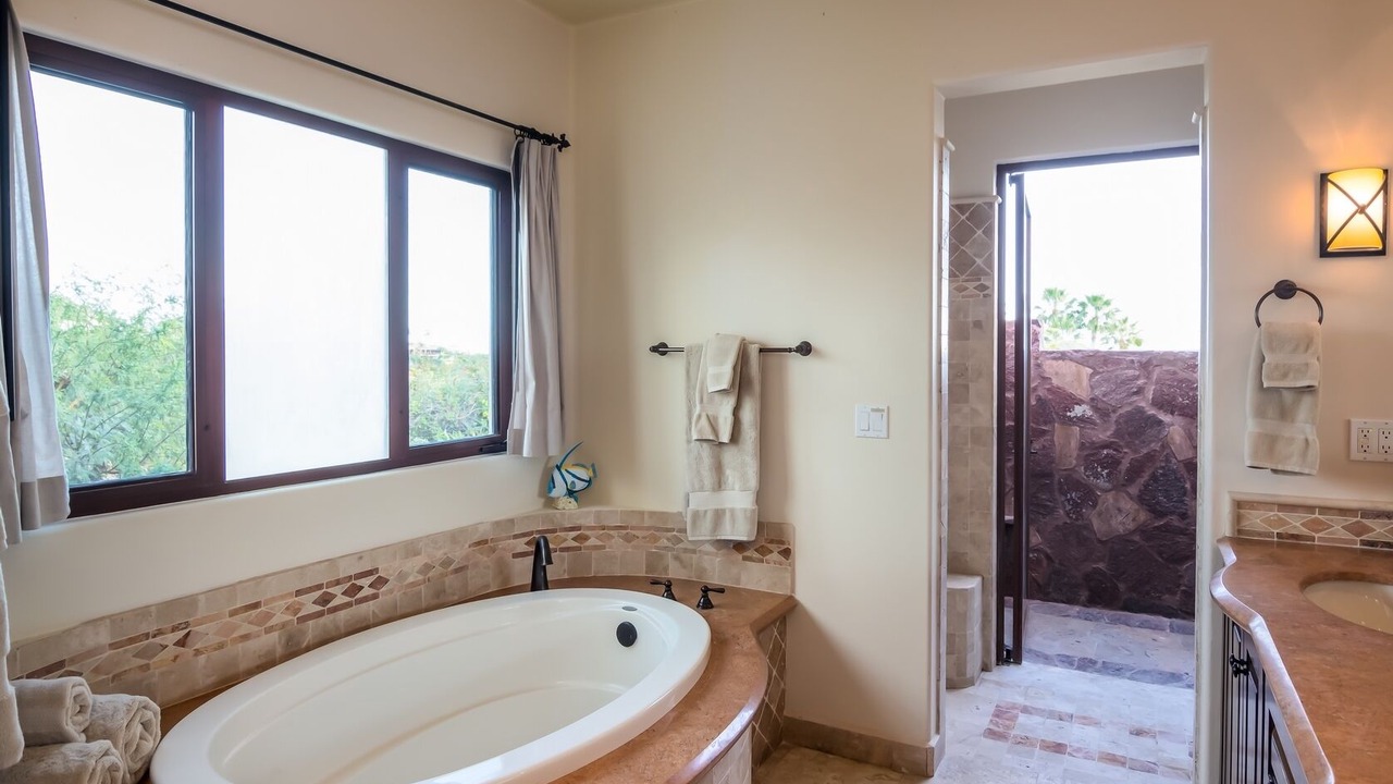 Photo of Bathroom in Buzzards