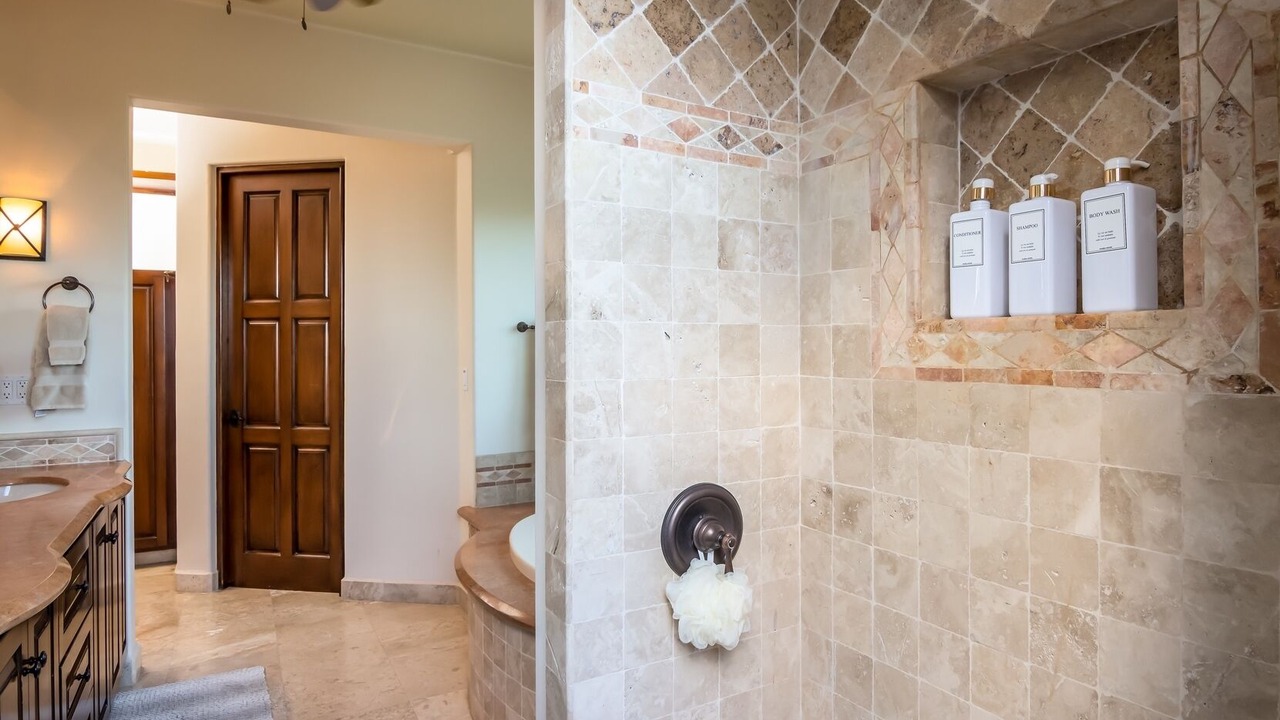 Photo of Bathroom in Buzzards
