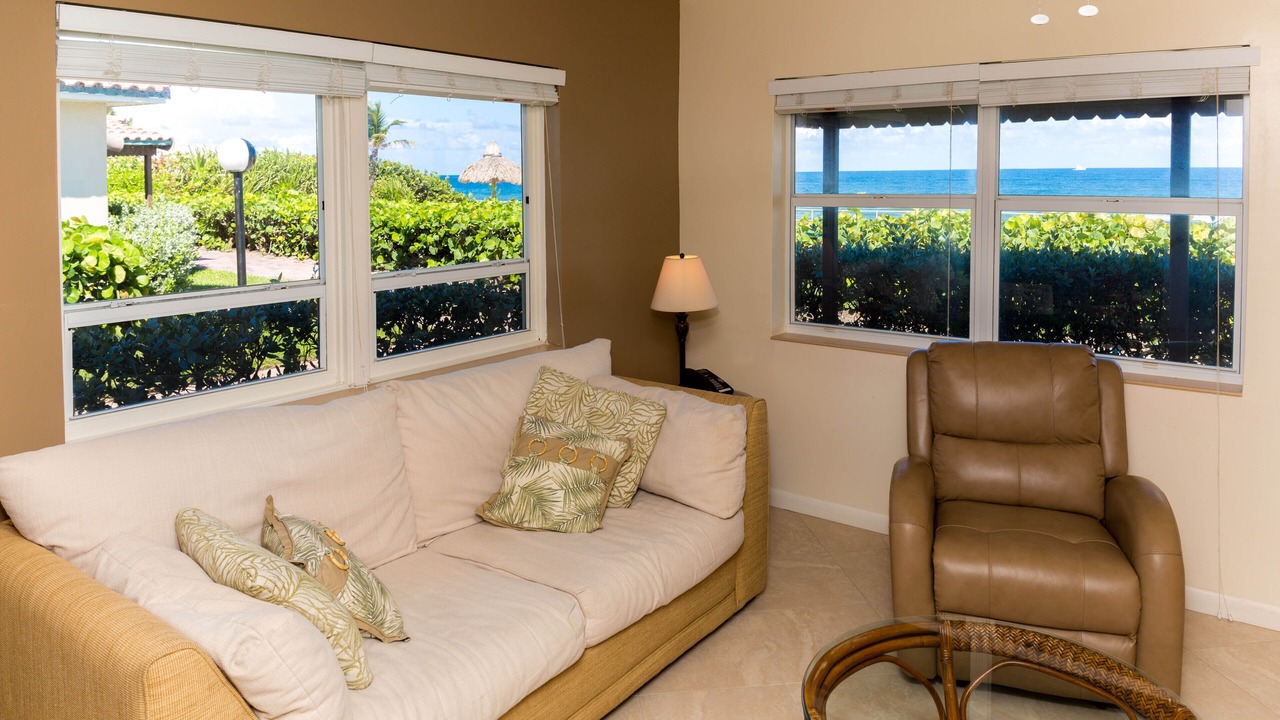 Photo of Livingroom in Hillsboro Beach