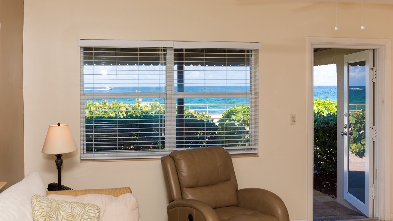 Photo of Livingroom in Hillsboro Beach