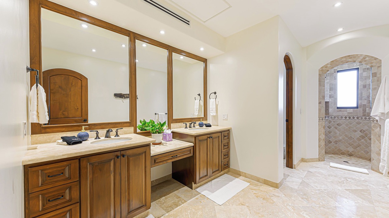 Photo of Bathroom in Buzzards