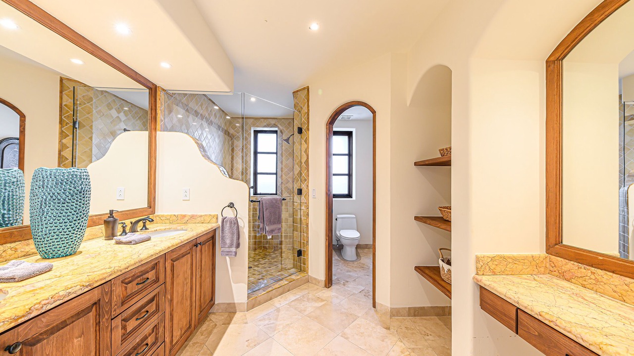 Photo of Bathroom in Buzzards