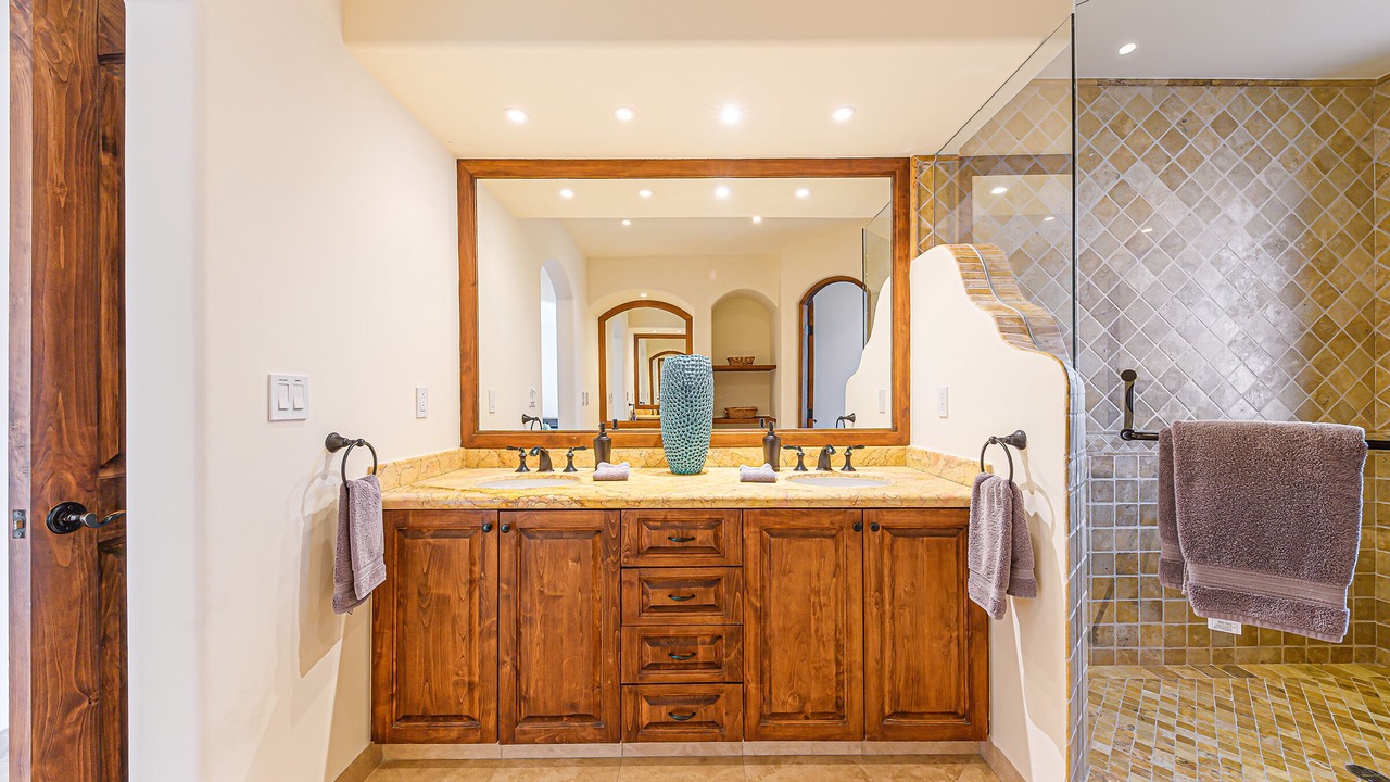 Photo of Bathroom in Buzzards