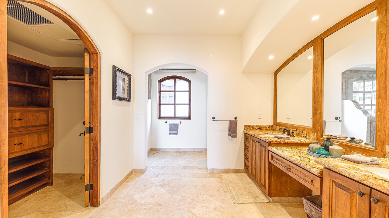 Photo of Bathroom in Buzzards