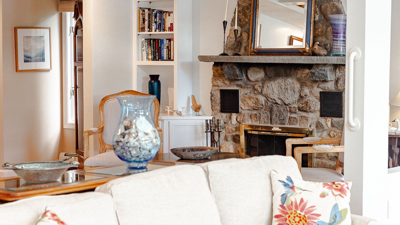 Photo of Livingroom in Saunderstown