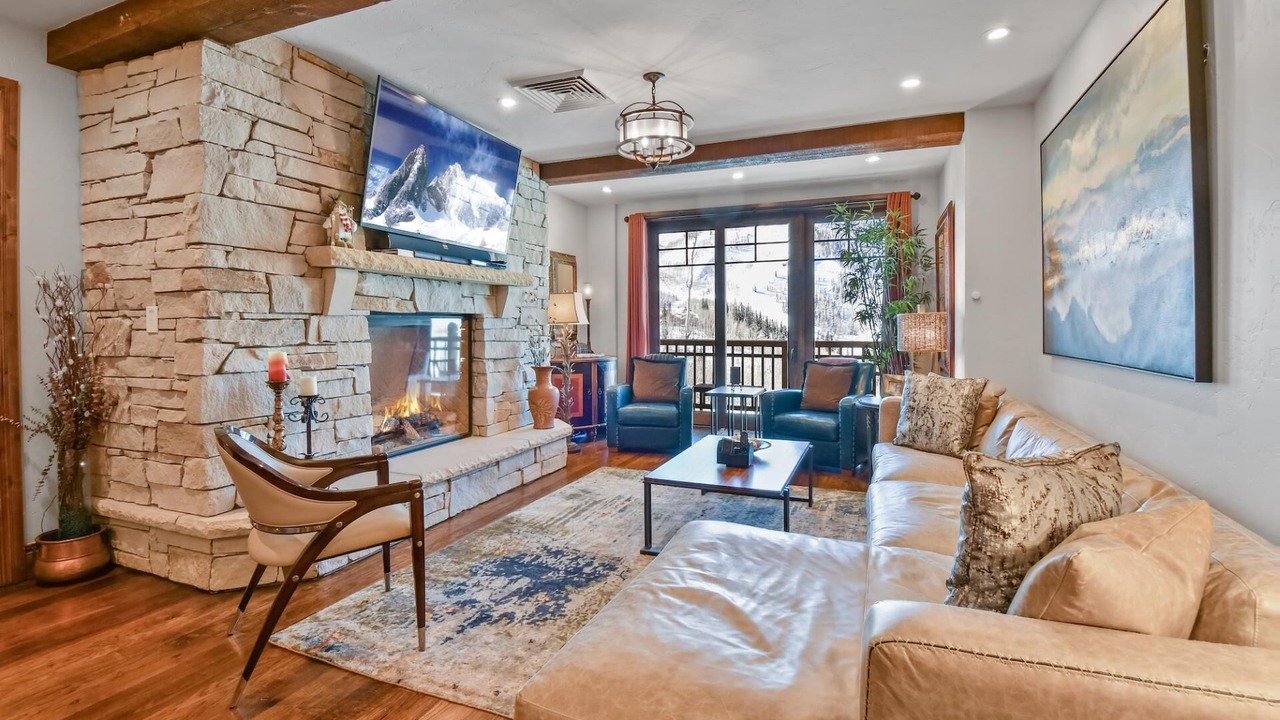 Photo of Livingroom in Empire Pass