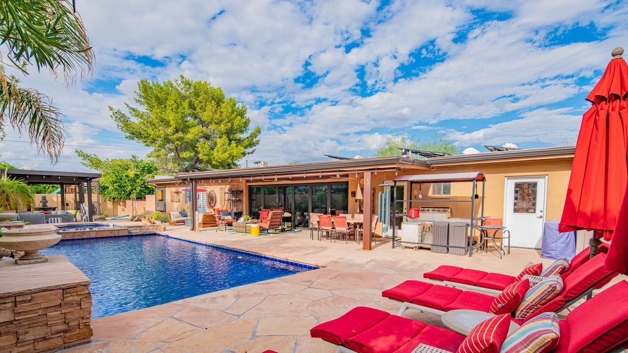 Photo of Outdoor in Paradise Valley Village