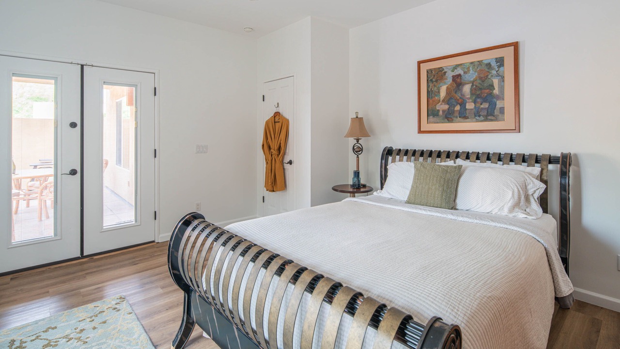Photo of Bedroom in Paradise Valley Village
