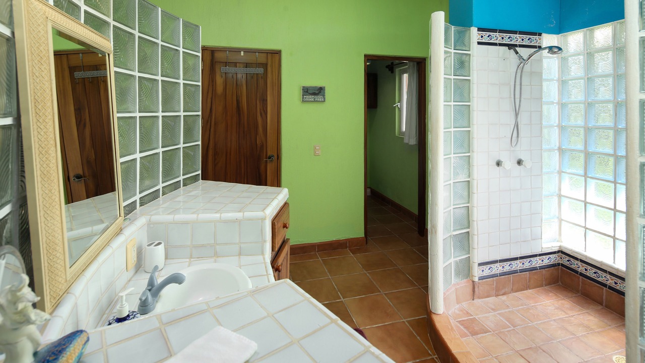 Photo of Bathroom in Platanitos