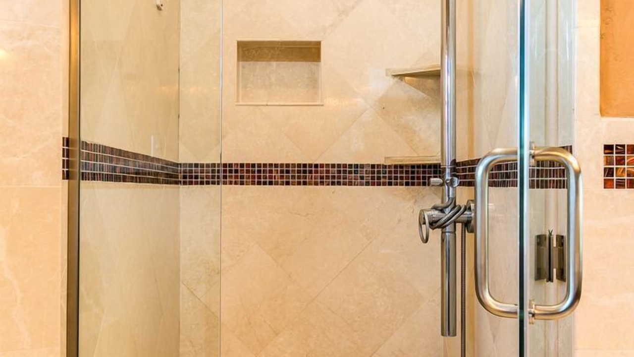 Photo of Bathroom in Sands Of Kahala Beach