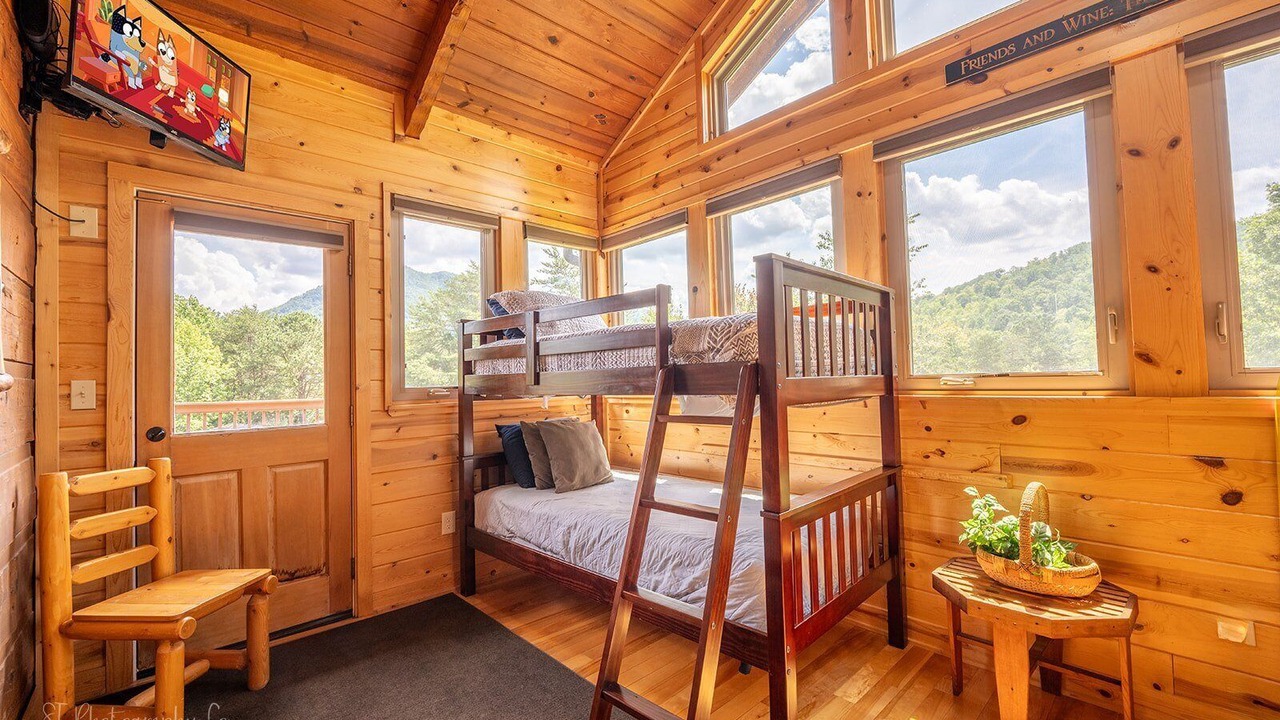 Photo of Bedroom in Wears Valley