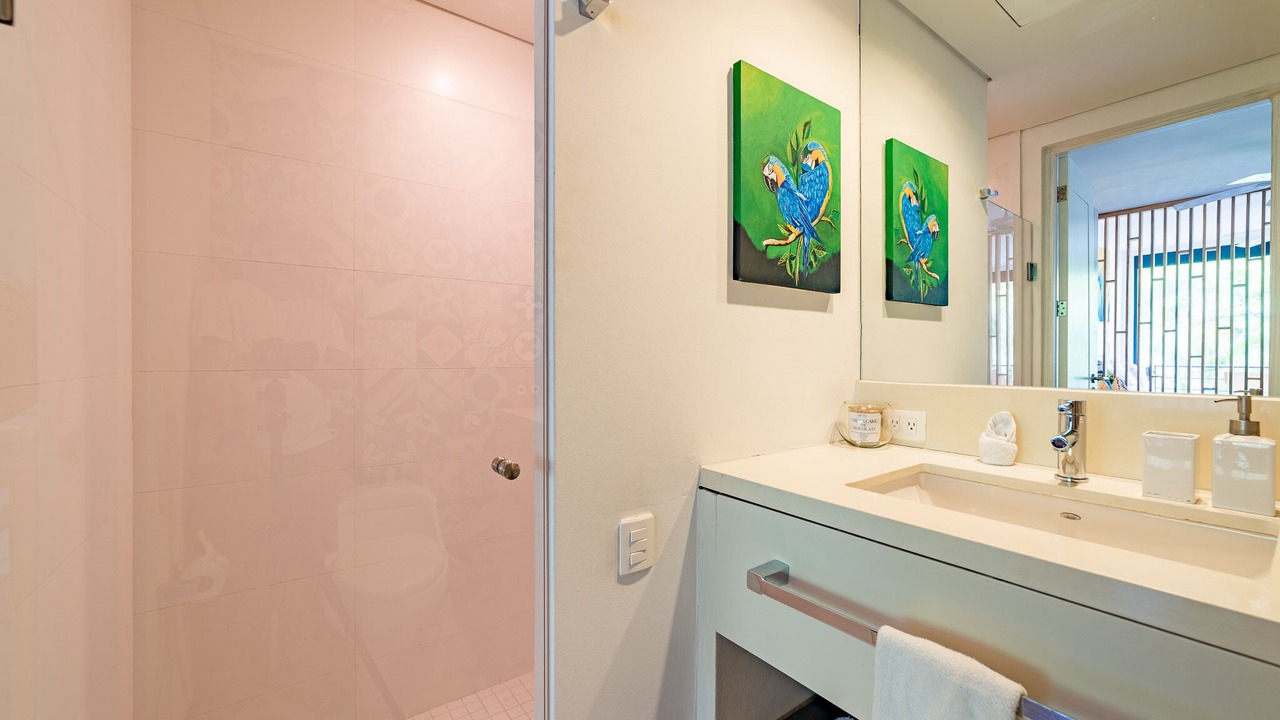 Photo of Bathroom in R