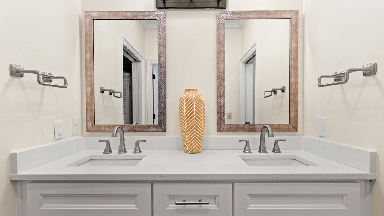 Photo of Bathroom in Vanderhorst Plantation