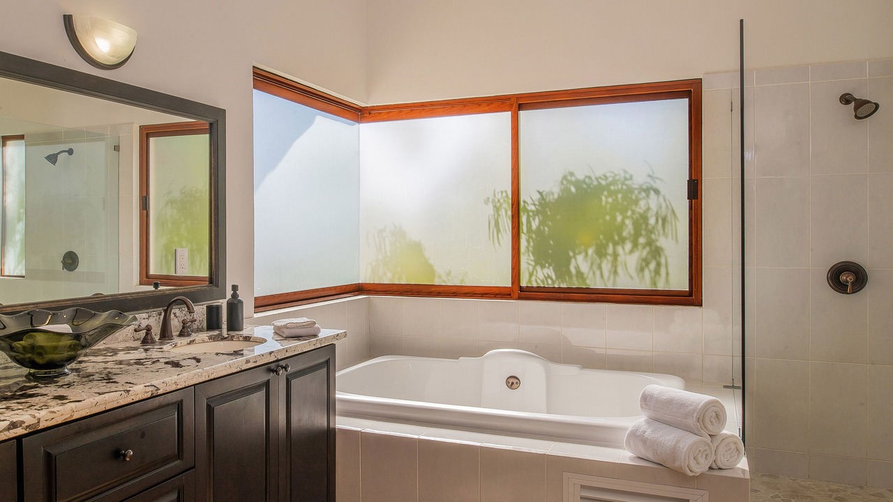 Photo of Bathroom in Buzzards