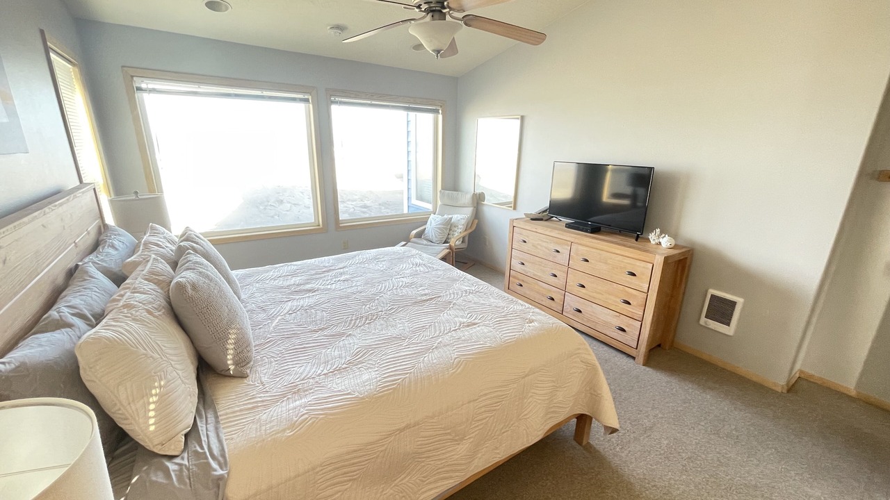 Photo of Bedroom in Kiwanda Shores