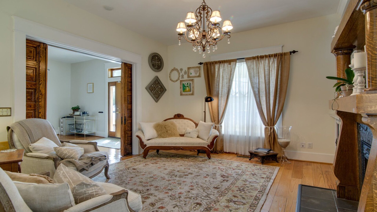Photo of Livingroom in Five Points