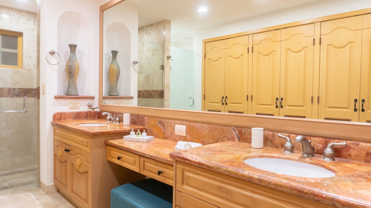 Photo of Bathroom in Flamingos