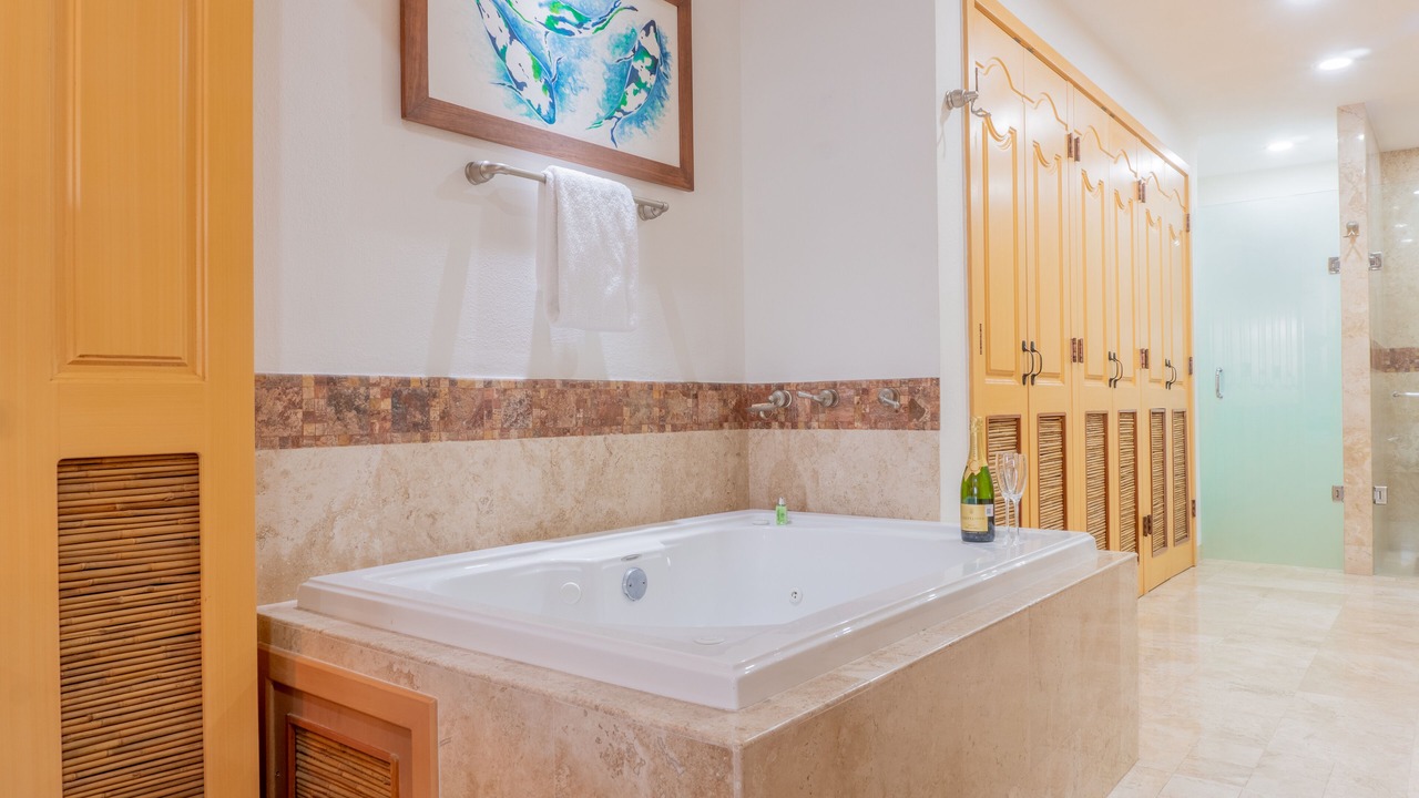 Photo of Bathroom in Flamingos