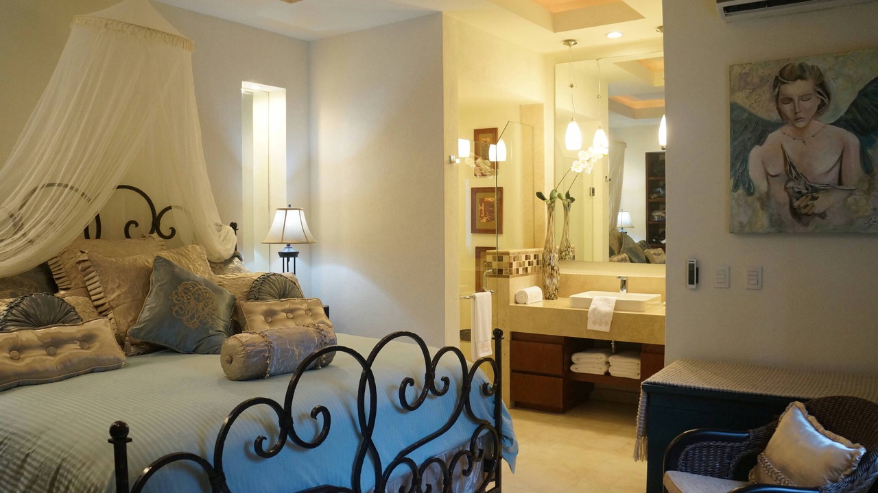 Photo of Bathroom in Romantic Zone