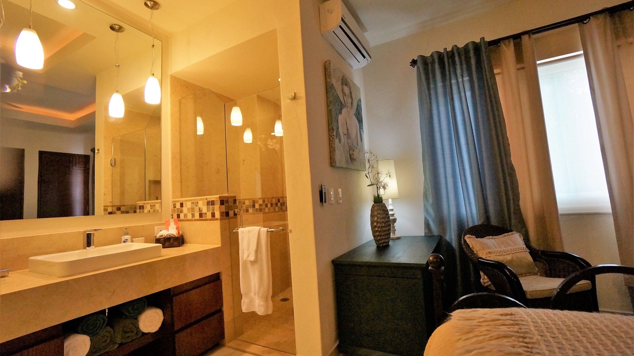 Photo of Bathroom in Romantic Zone