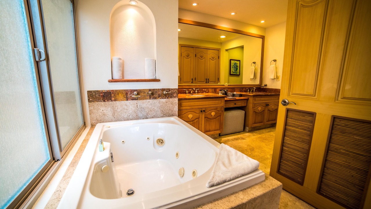 Photo of Bathroom in Flamingos