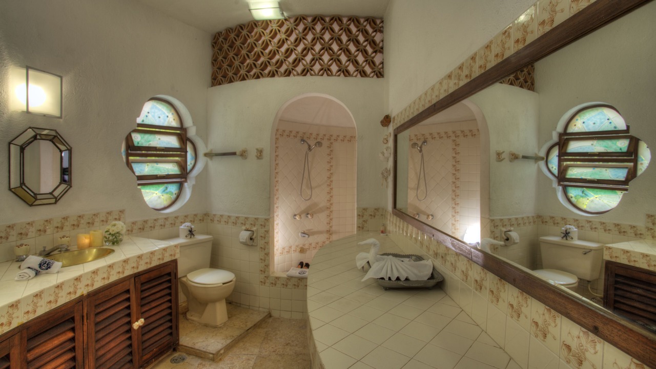 Photo of Bathroom in South Shore Hotel Area