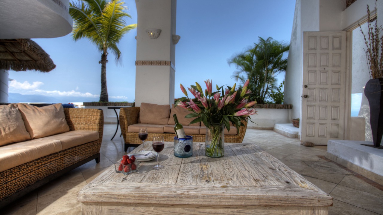 Photo of Livingroom in South Shore Hotel Area