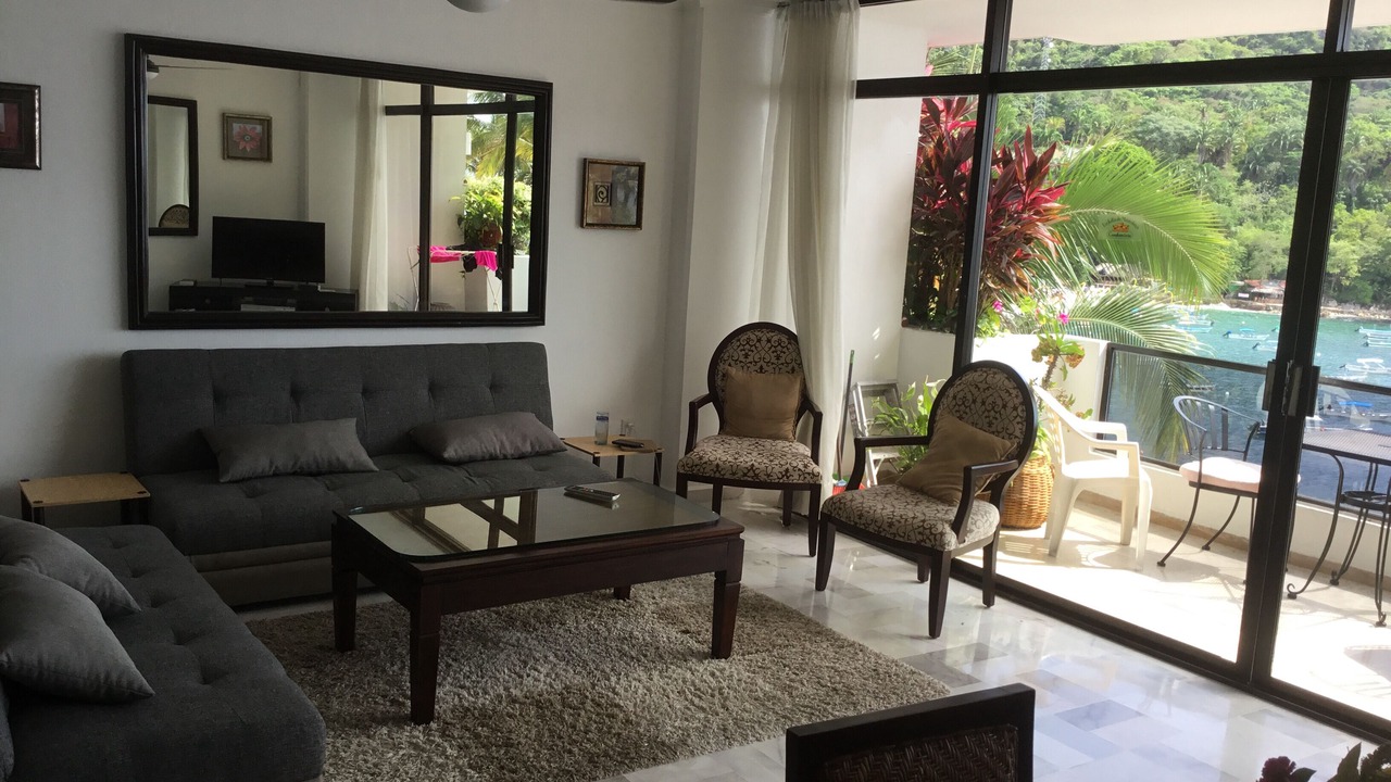 Photo of Livingroom in South Shore Hotel Area