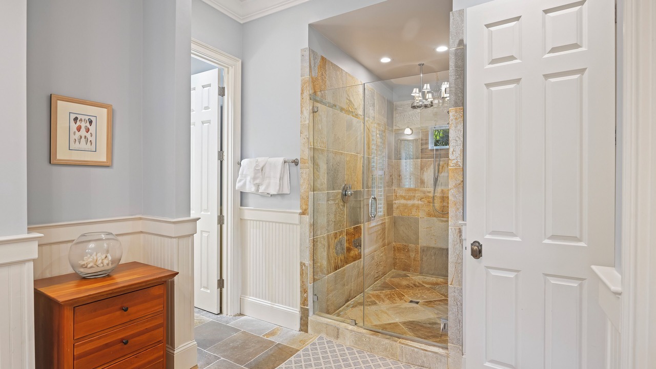 Photo of Bathroom in Vanderhorst Plantation