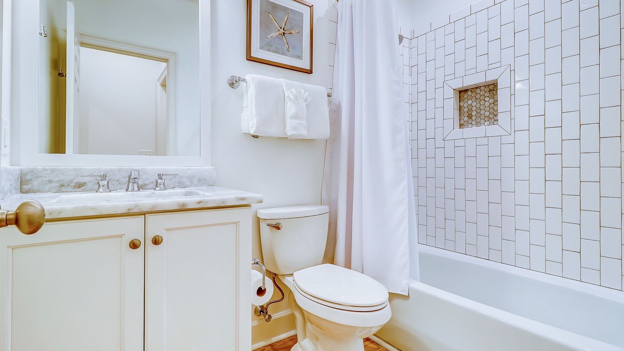 Photo of Bathroom in Vanderhorst Plantation
