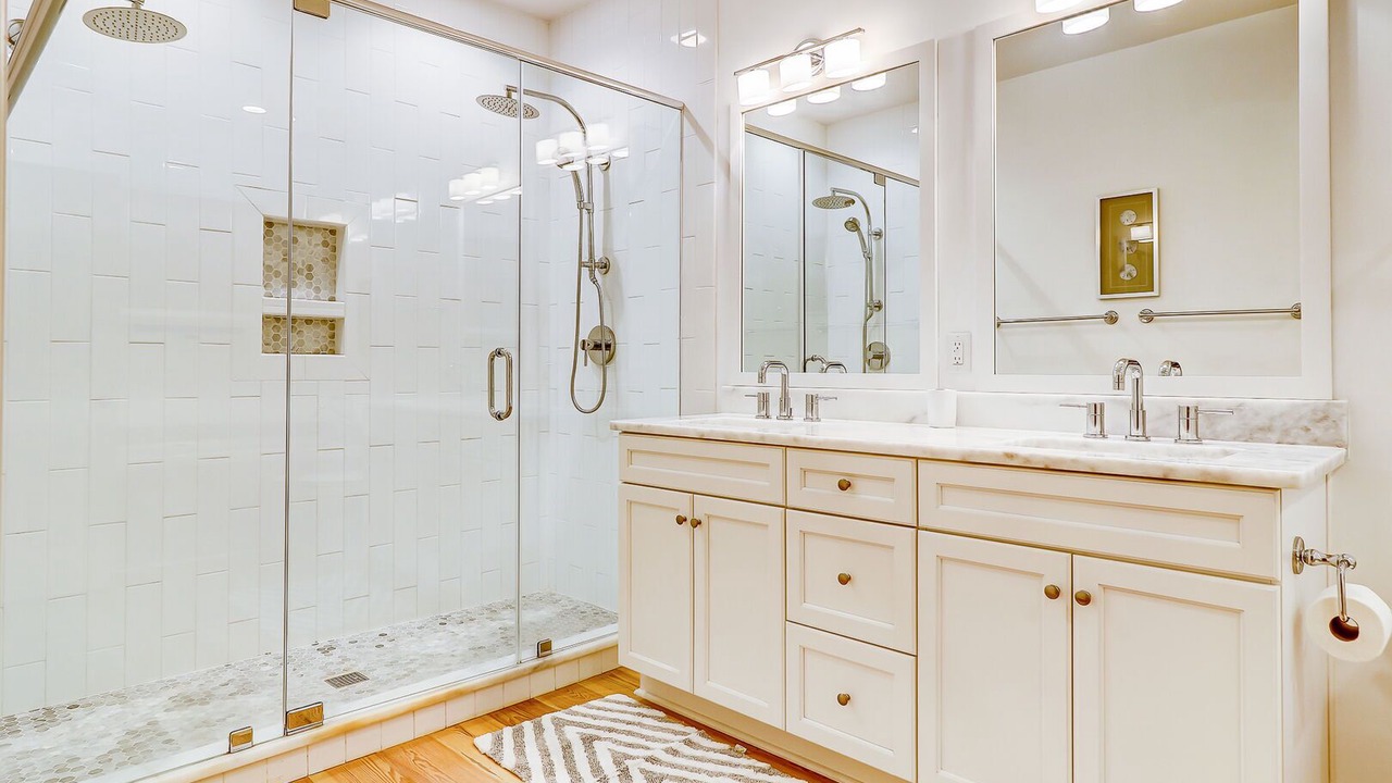 Photo of Bathroom in Vanderhorst Plantation