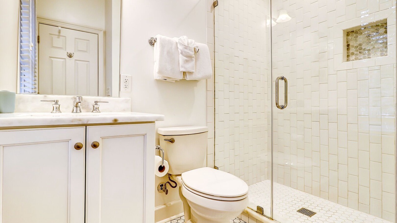 Photo of Bathroom in Vanderhorst Plantation