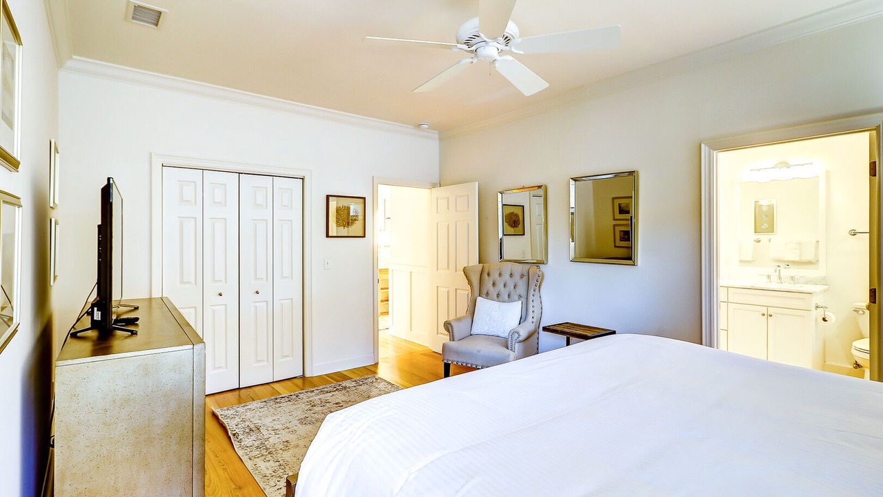 Photo of Bathroom in Vanderhorst Plantation