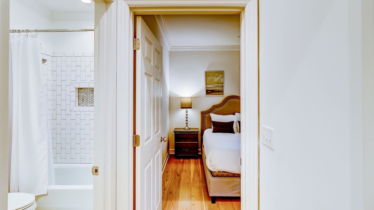 Photo of Bathroom in Vanderhorst Plantation
