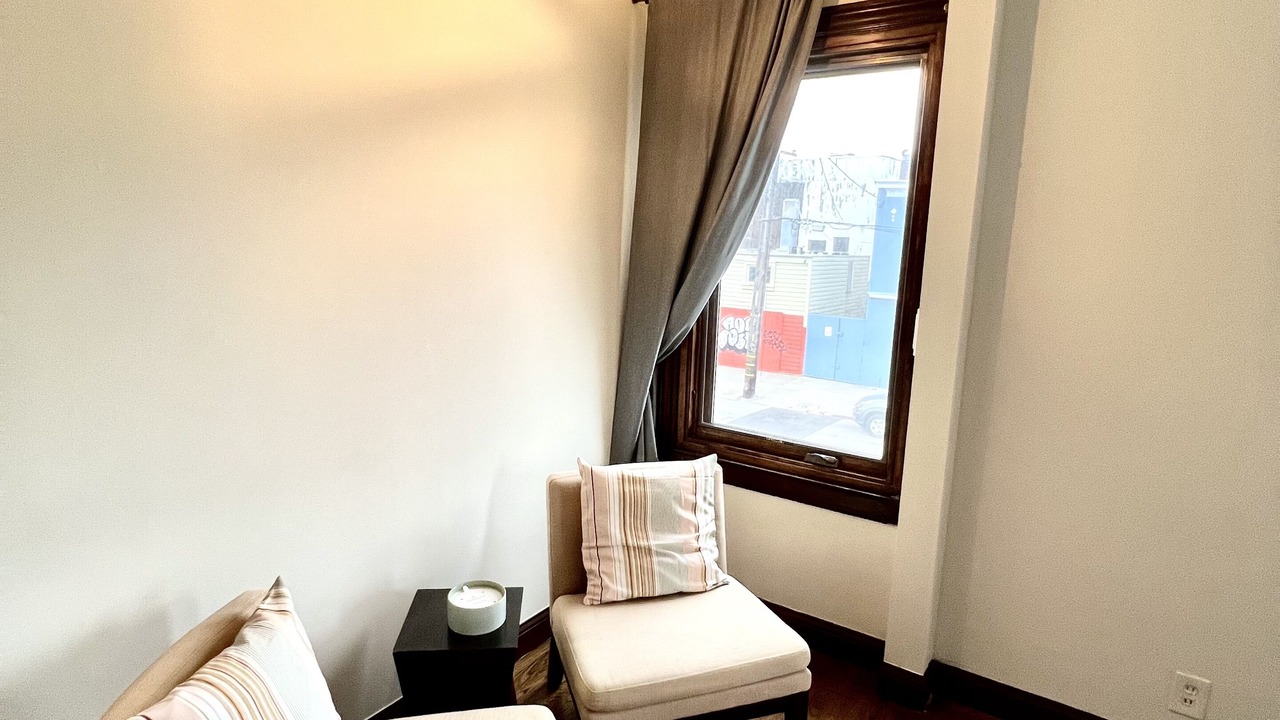 Photo of Livingroom in Laurel Heights