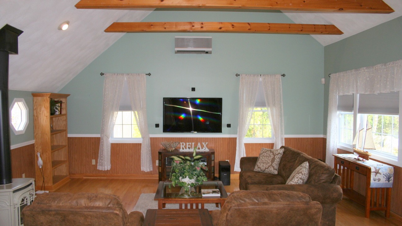 Photo of Livingroom in Saunderstown