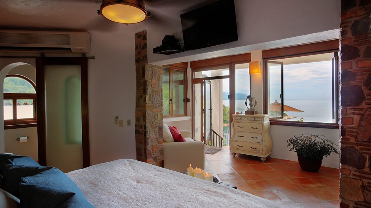 Photo of Bedroom in South Shore Hotel Area