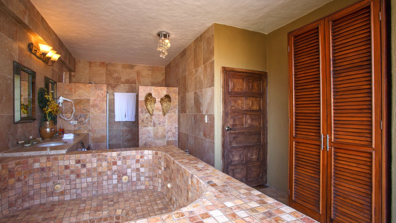 Photo of Bathroom in Romantic Zone