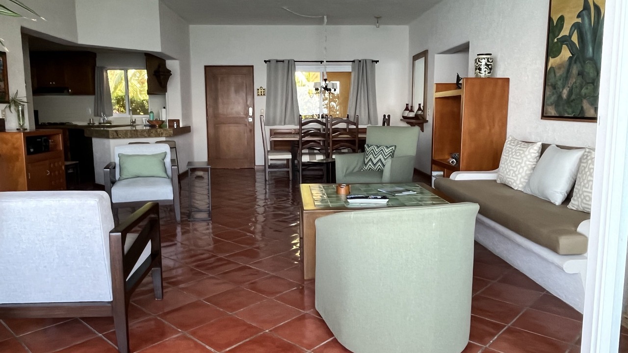 Photo of Livingroom in South Shore Hotel Area