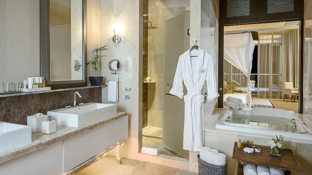 Photo of Bathroom in Flamingos