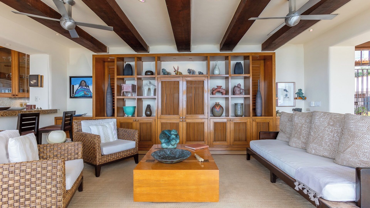 Photo of Livingroom in South Shore Hotel Area