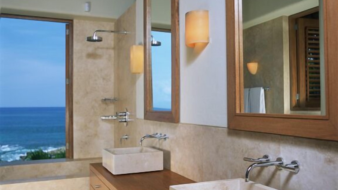 Photo of Bathroom in South Shore Hotel Area