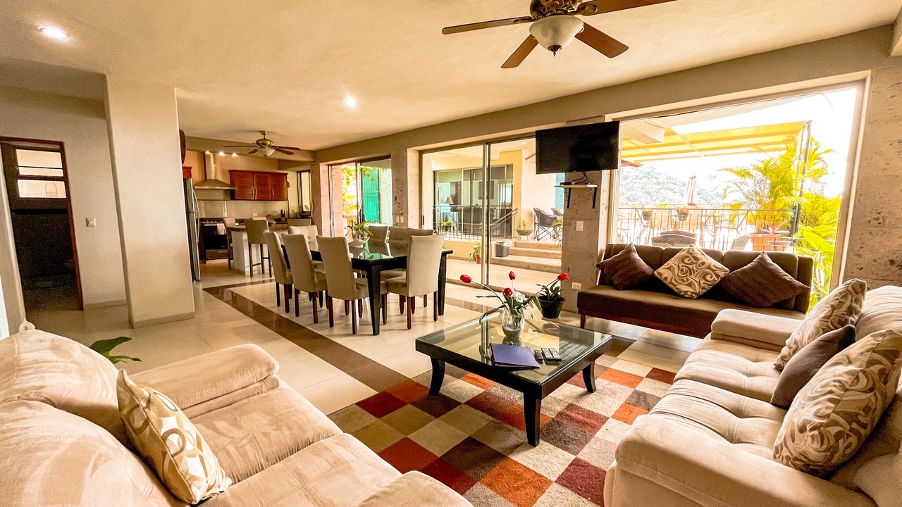 Photo of Livingroom in South Shore Hotel Area