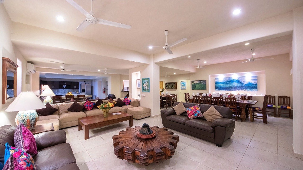 Photo of Livingroom in South Shore Hotel Area