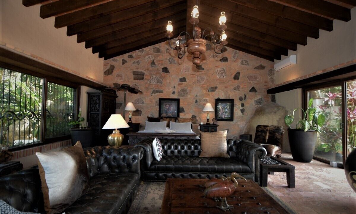 Photo of Livingroom in South Shore Hotel Area