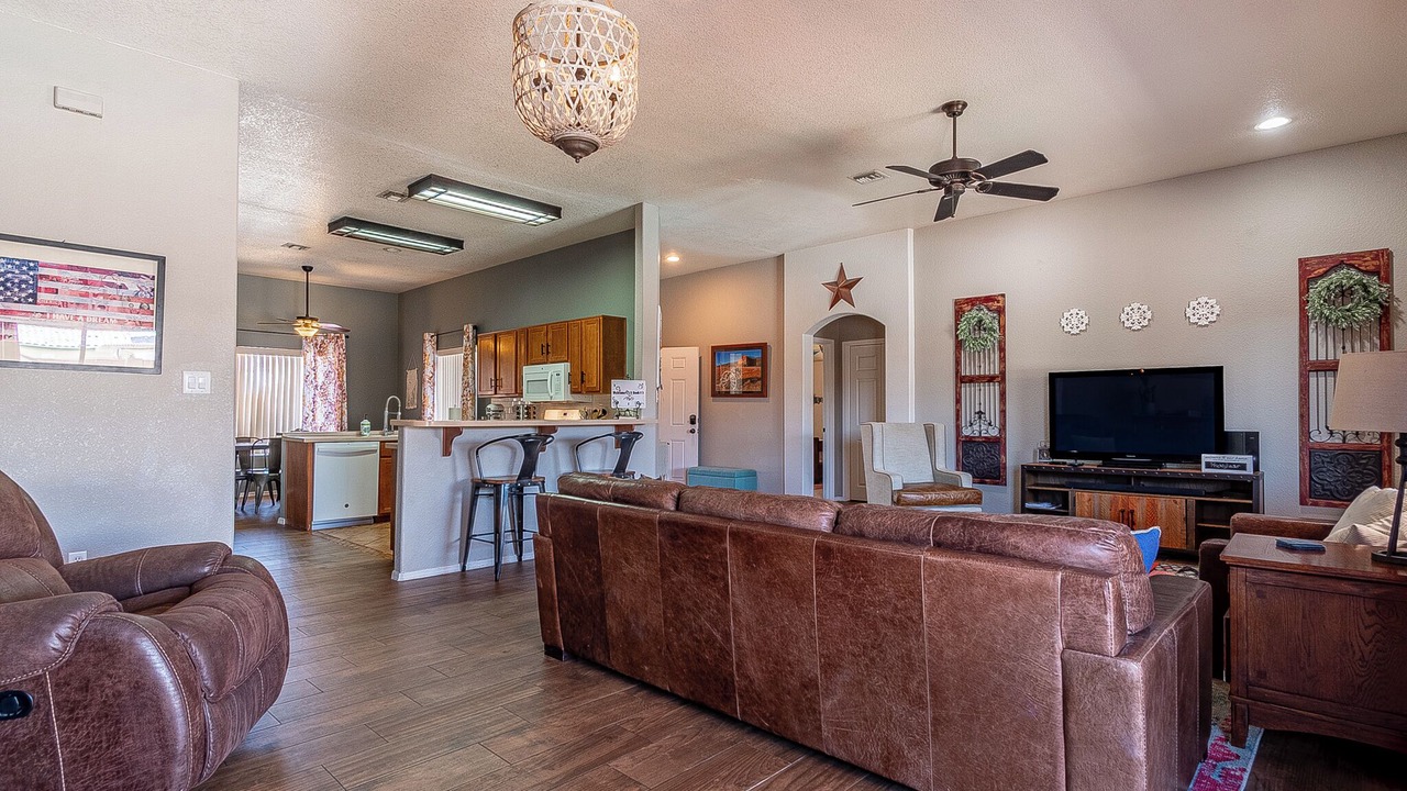 Photo of Livingroom in Desert Foothills