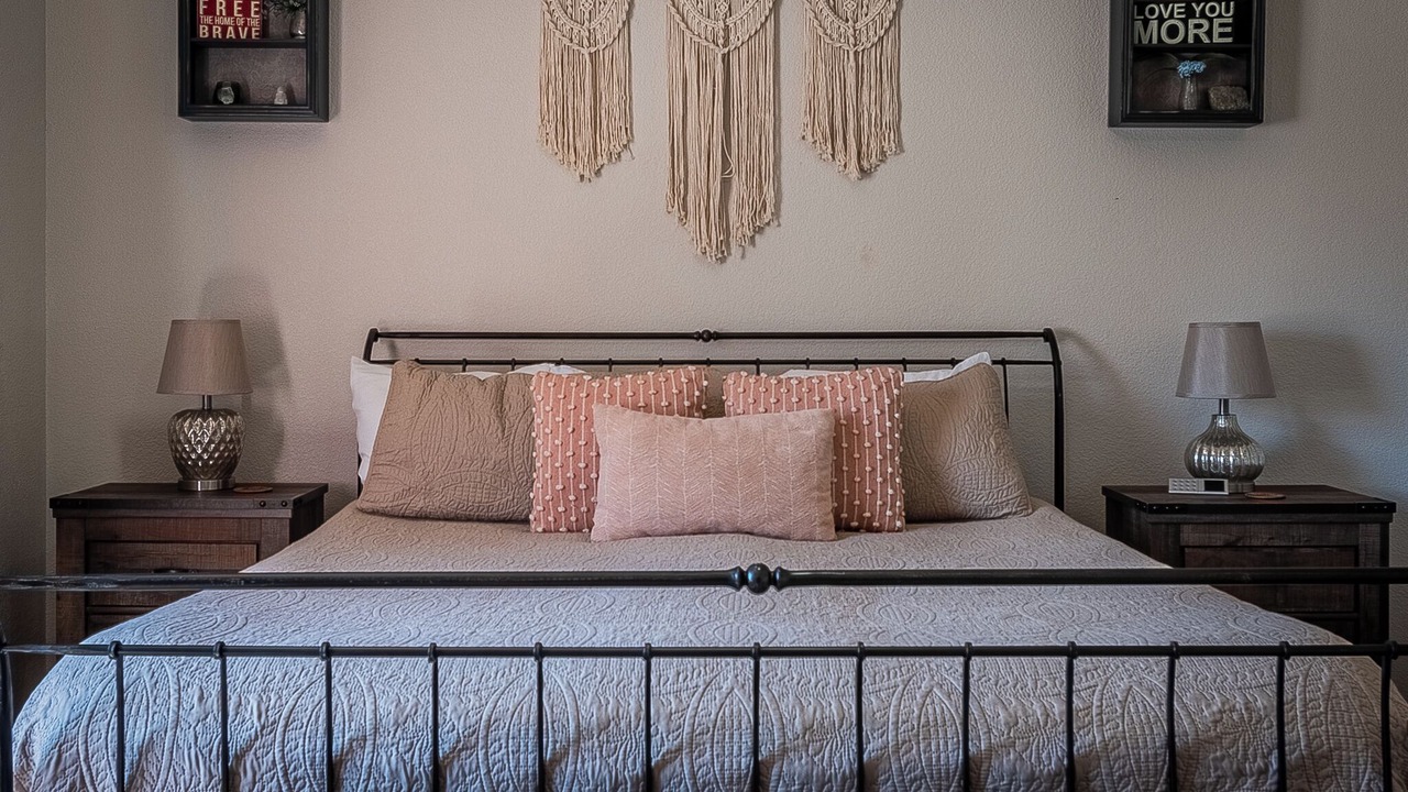 Photo of Bedroom in Desert Foothills