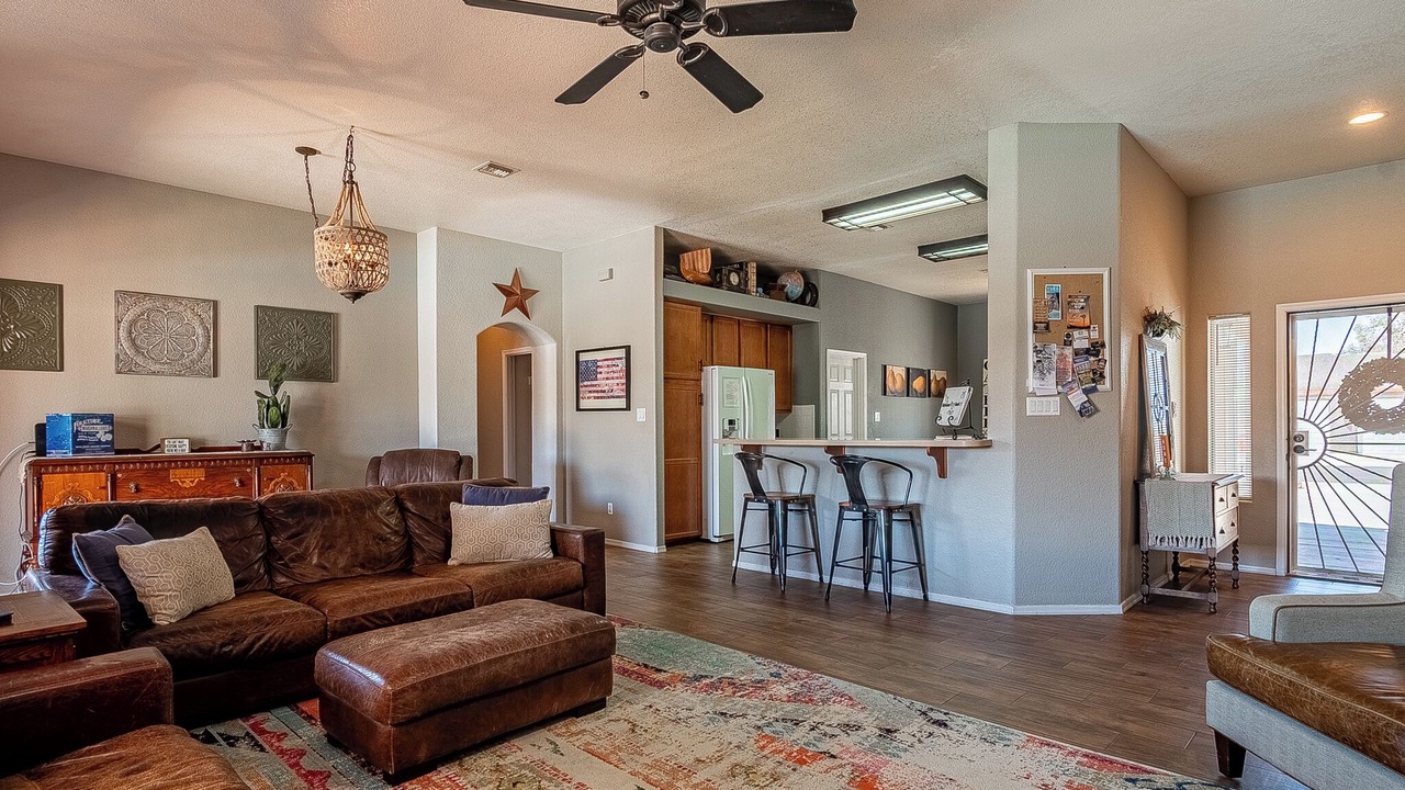 Photo of Livingroom in Desert Foothills