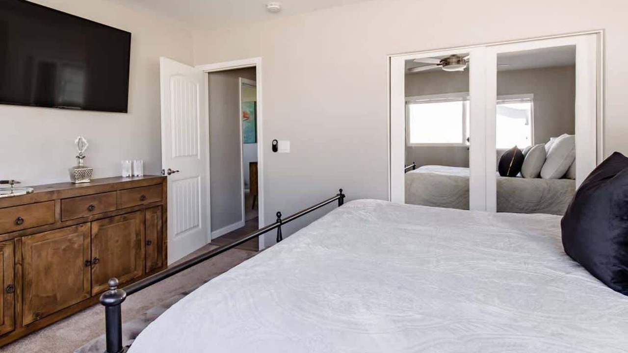 Photo of Bedroom in Pomelo Park