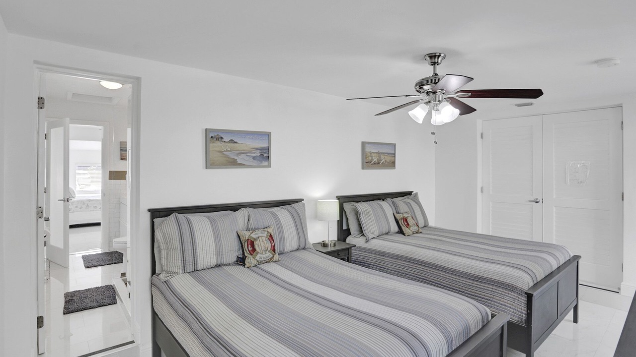 Photo of Bedroom in Hollywood Lakes